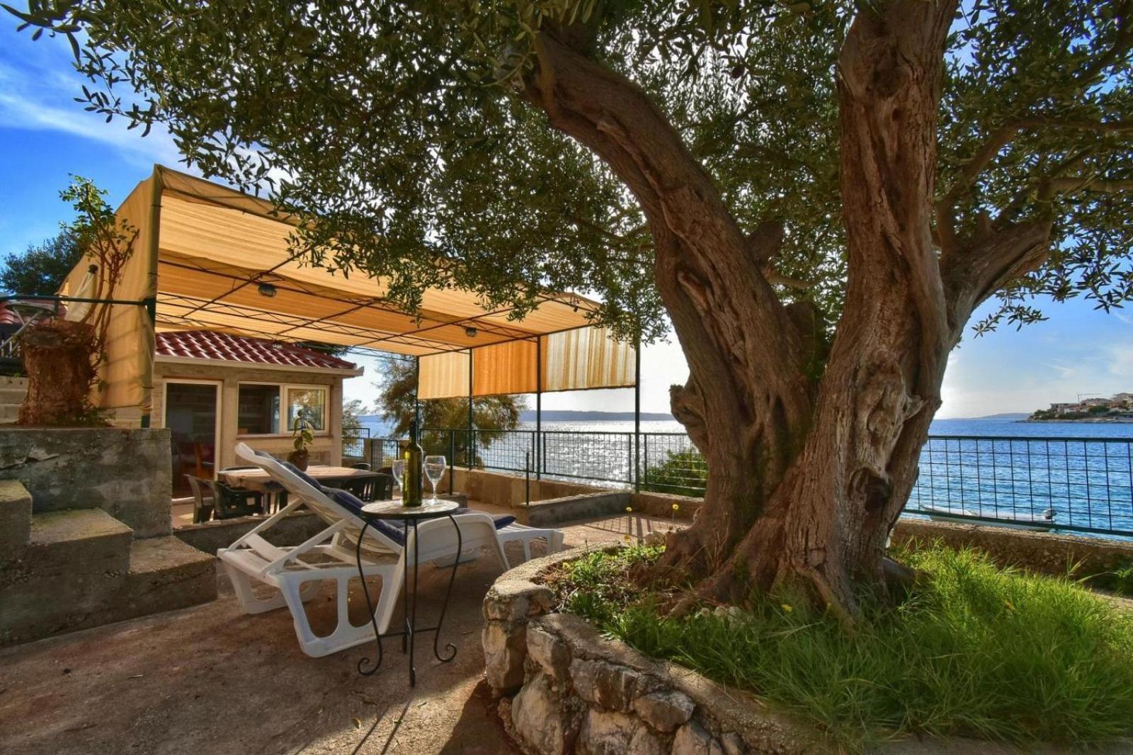Apartments Dominika Trogir Exteriör bild