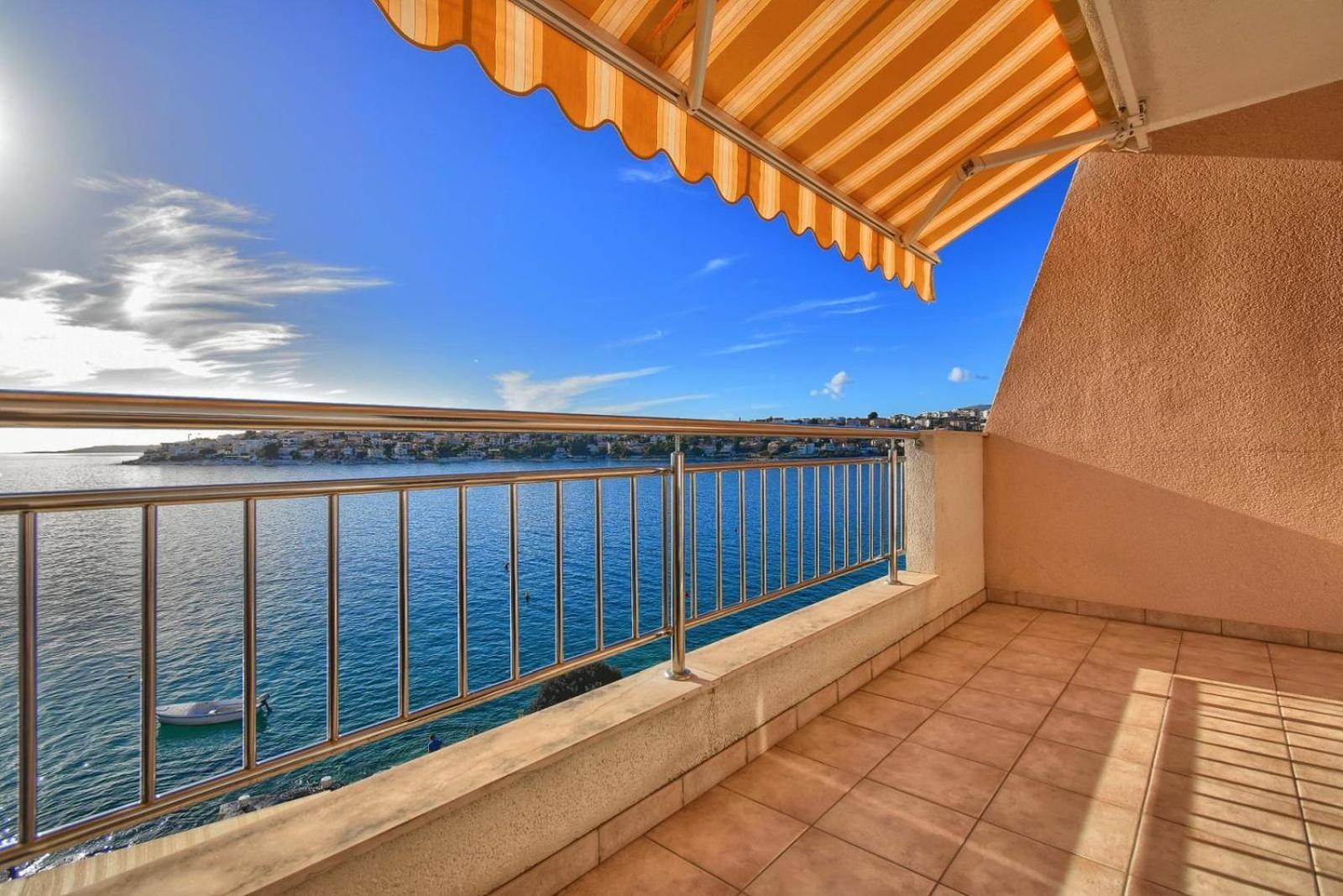 Apartments Dominika Trogir Exteriör bild