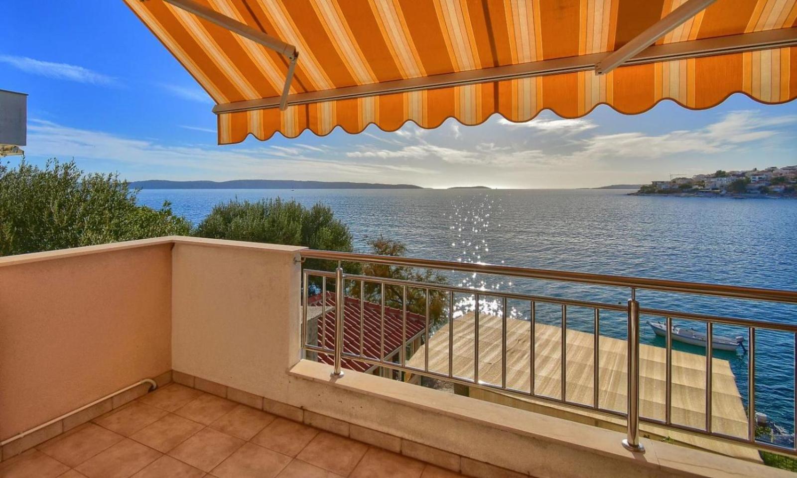 Apartments Dominika Trogir Exteriör bild
