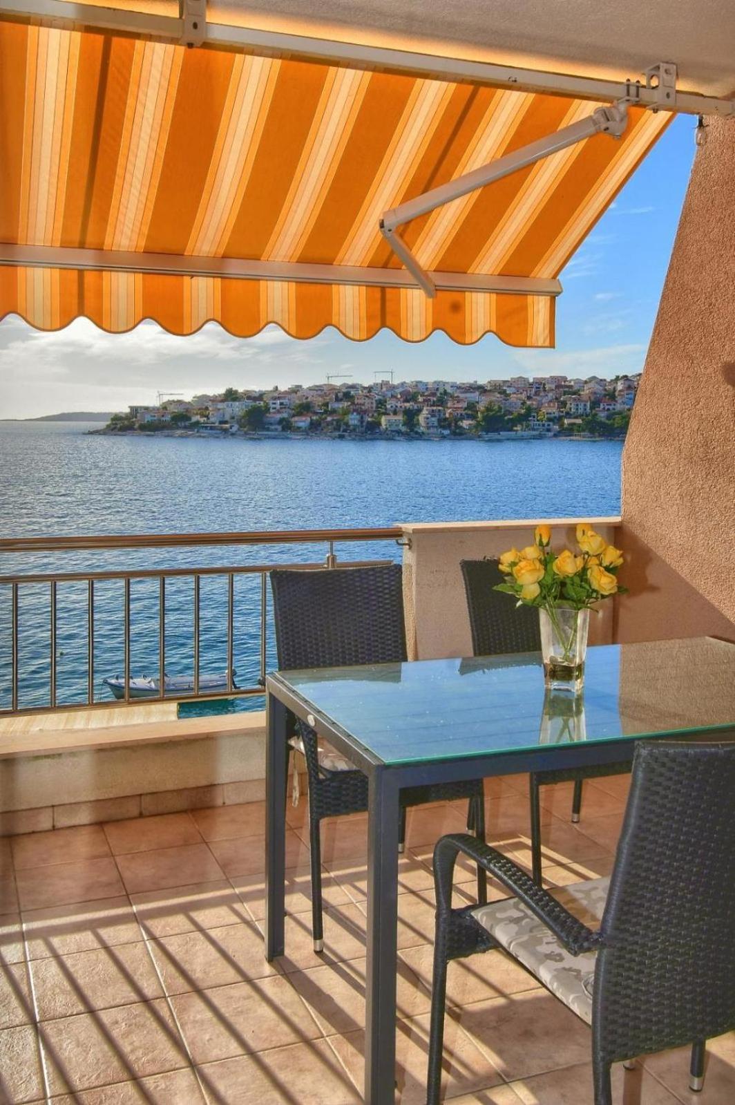 Apartments Dominika Trogir Exteriör bild