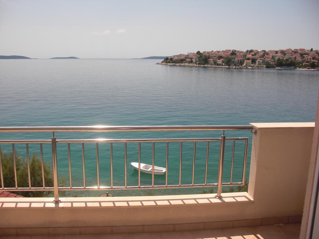 Apartments Dominika Trogir Exteriör bild
