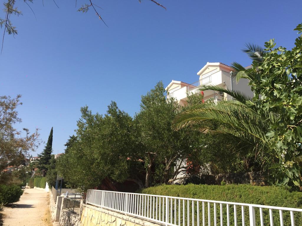 Apartments Dominika Trogir Exteriör bild