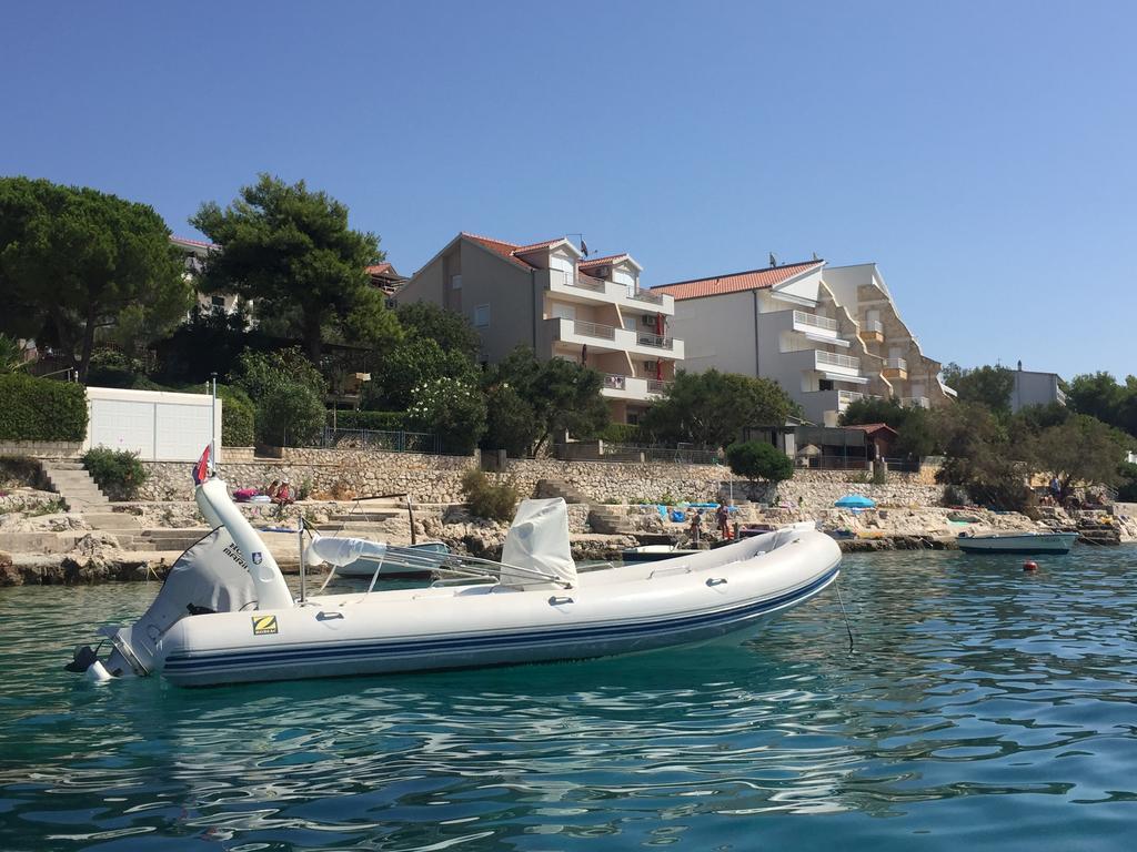 Apartments Dominika Trogir Exteriör bild