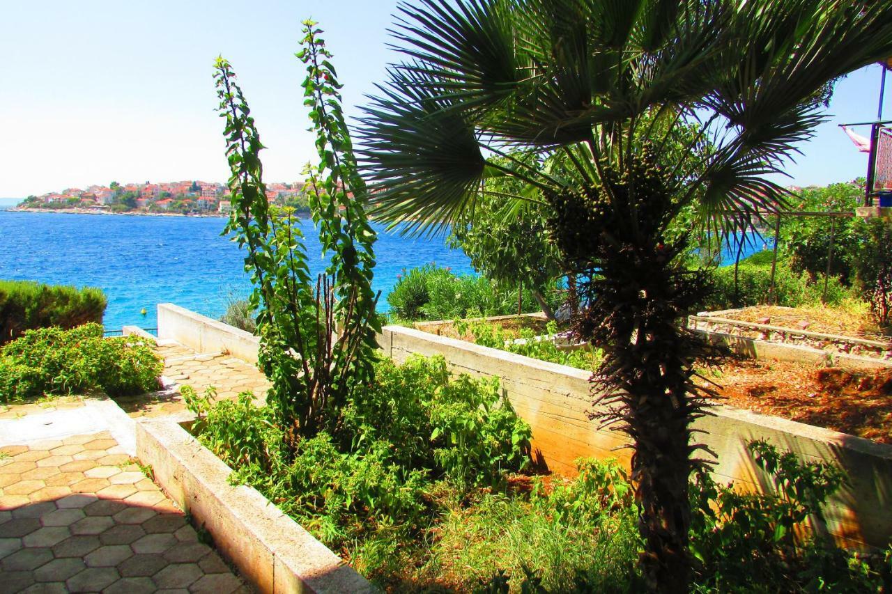 Apartments Dominika Trogir Exteriör bild